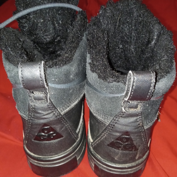 Nike woodside duck boot 6.5y black - Picture 4 of 7